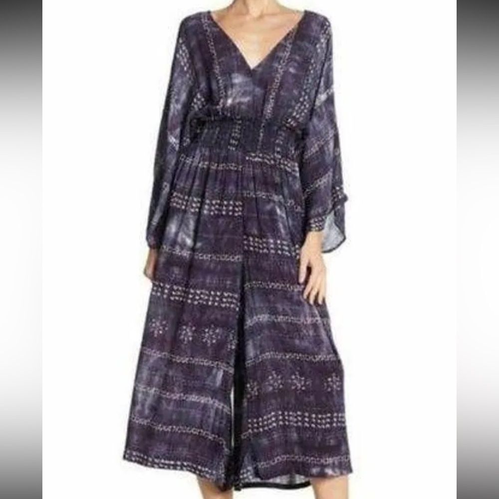 NWOT Dual Nature Flowy and‎ light purple romper with v-cut and statement sleeves